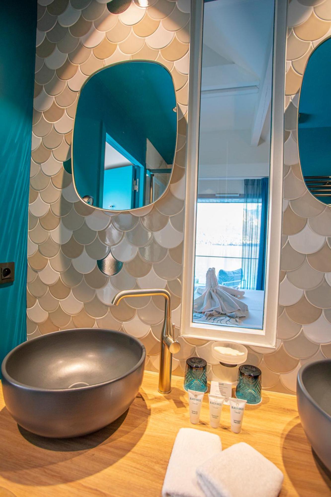Black Bass Hotel Sevrier Bagian luar foto